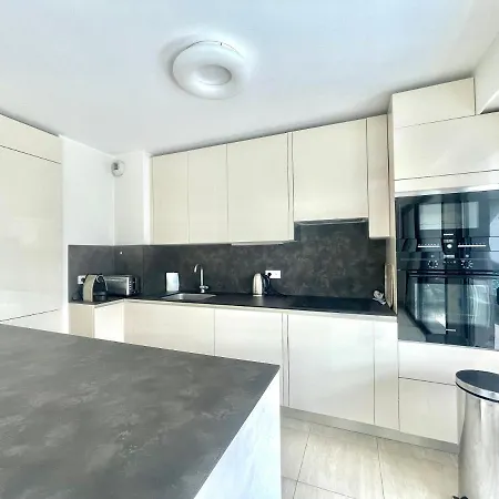 Luxurious Two Bedrooms With Terrace Apartment *