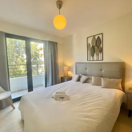 Luxurious Two Bedrooms With Terrace Apartment *