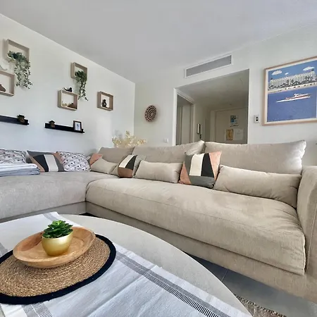 Apartment Luxurious Two Bedrooms With Terrace