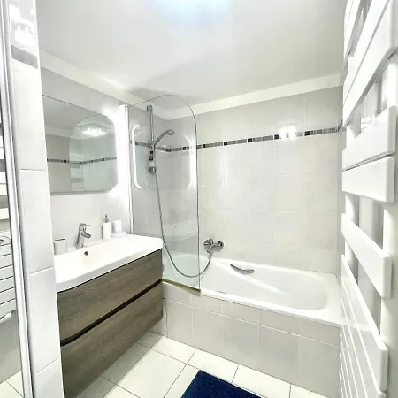 Luxurious Two Bedrooms With Terrace Διαμέρισμα *