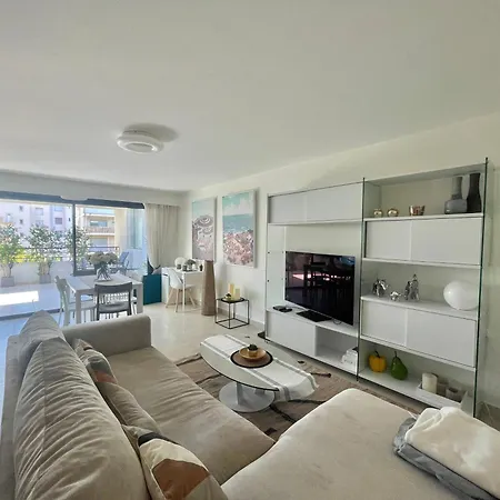 Διαμέρισμα Luxurious Two Bedrooms With Terrace *