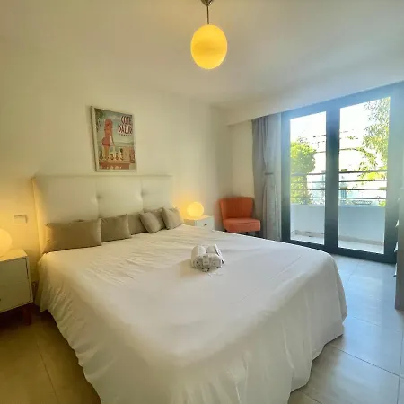Lägenhet Luxurious Two Bedrooms With Terrace
